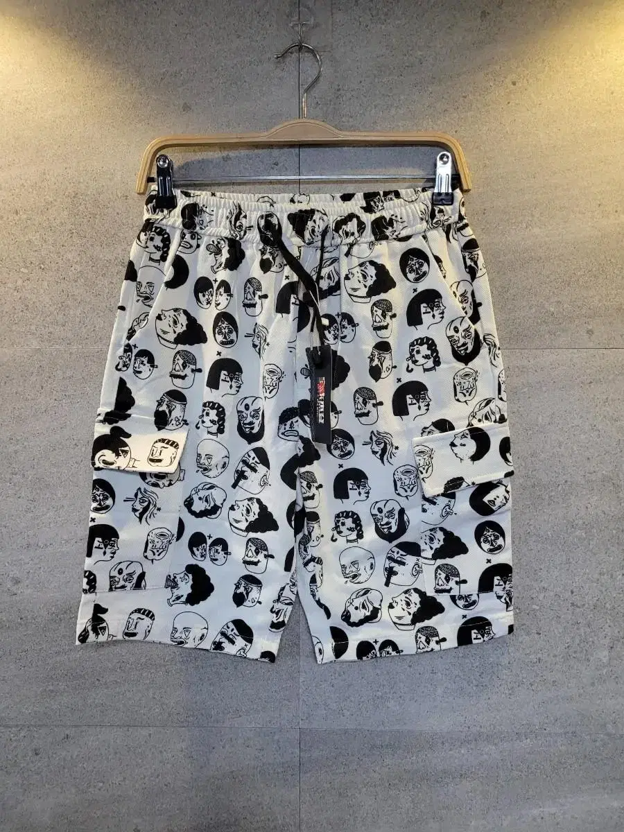 Cartoon!Character all-over print!Banded vahn!Not worn! Cool Gaiters!