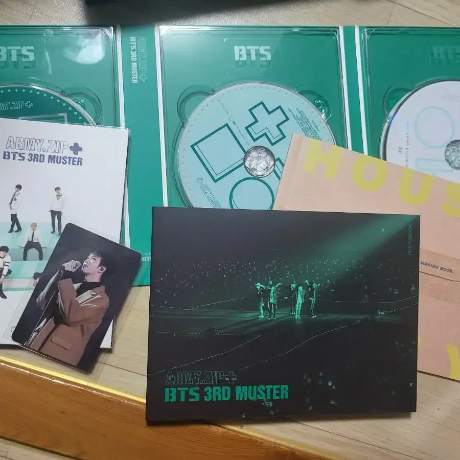 BTS 3기머스터DVD풀박+아미부스스티커1장