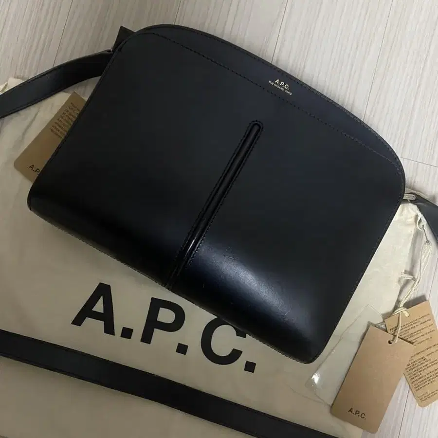 A.P.C 아페쎄 오렐리백