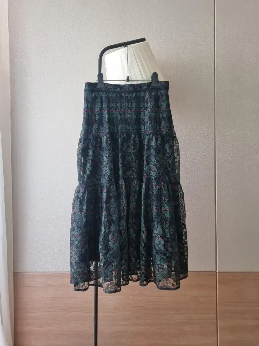 Hansom Tom Greyhound Layered Skirt