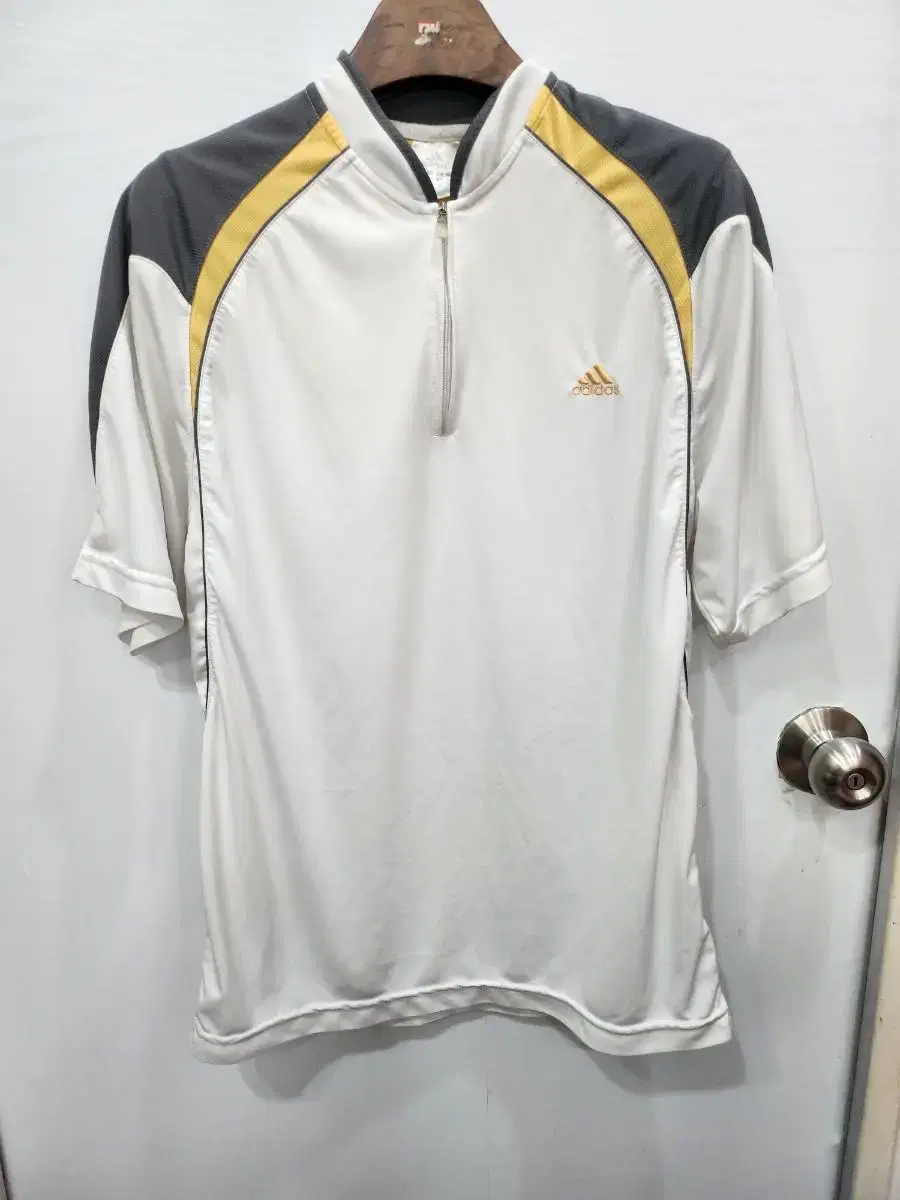 (100,L) adidas adidas short sleeve t-shirt !~ design neat !