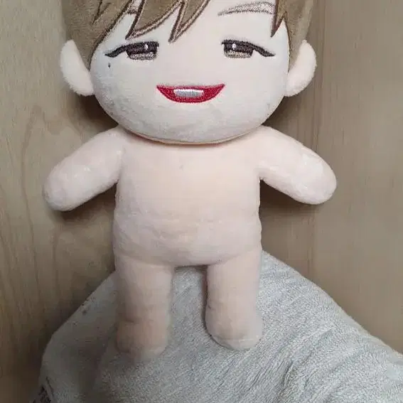 마이녤 강다니엘 인형 팝니다