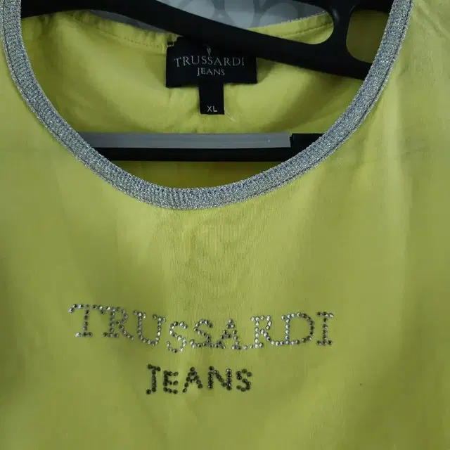 TRUSSARDI  JEANS  노랑이티 새제품