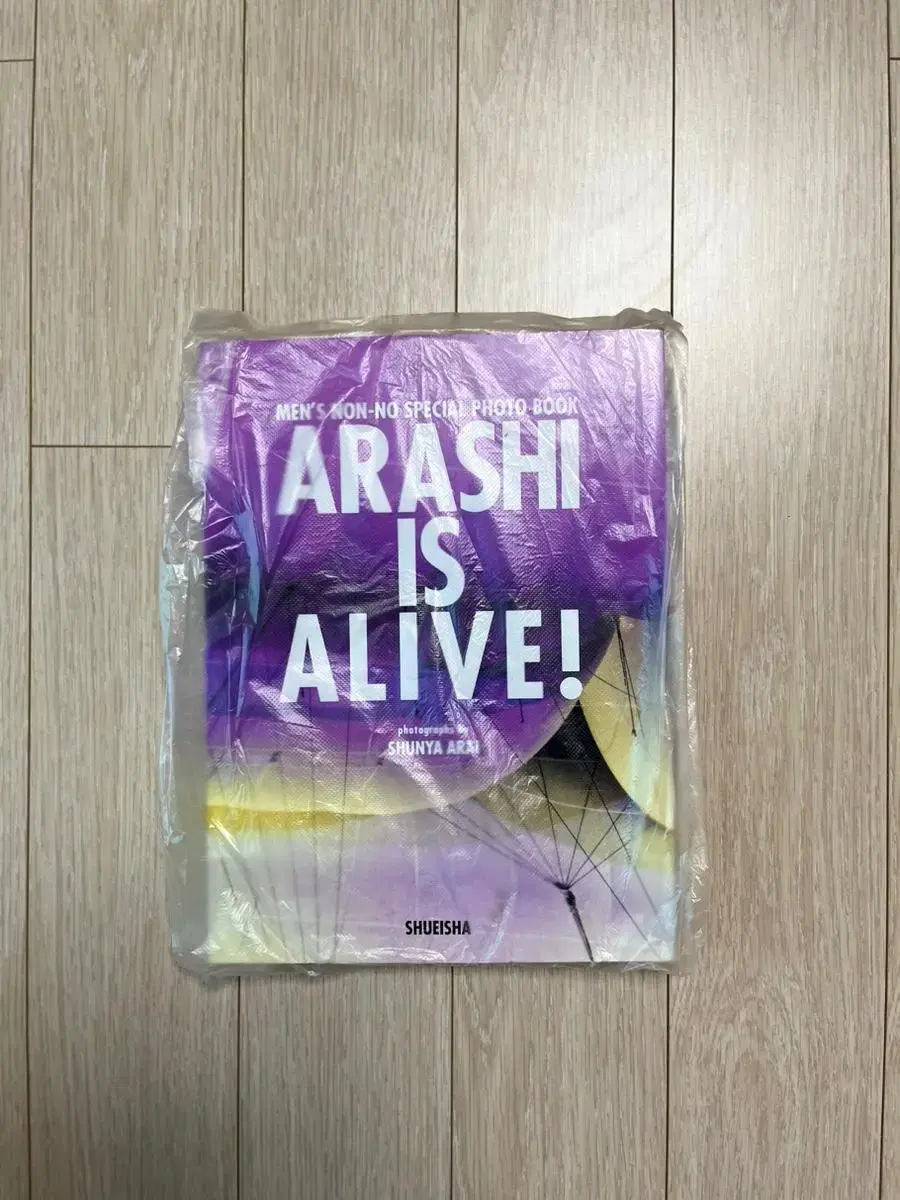 Arashi photobook (ARASHI IS ALIVE) Unused