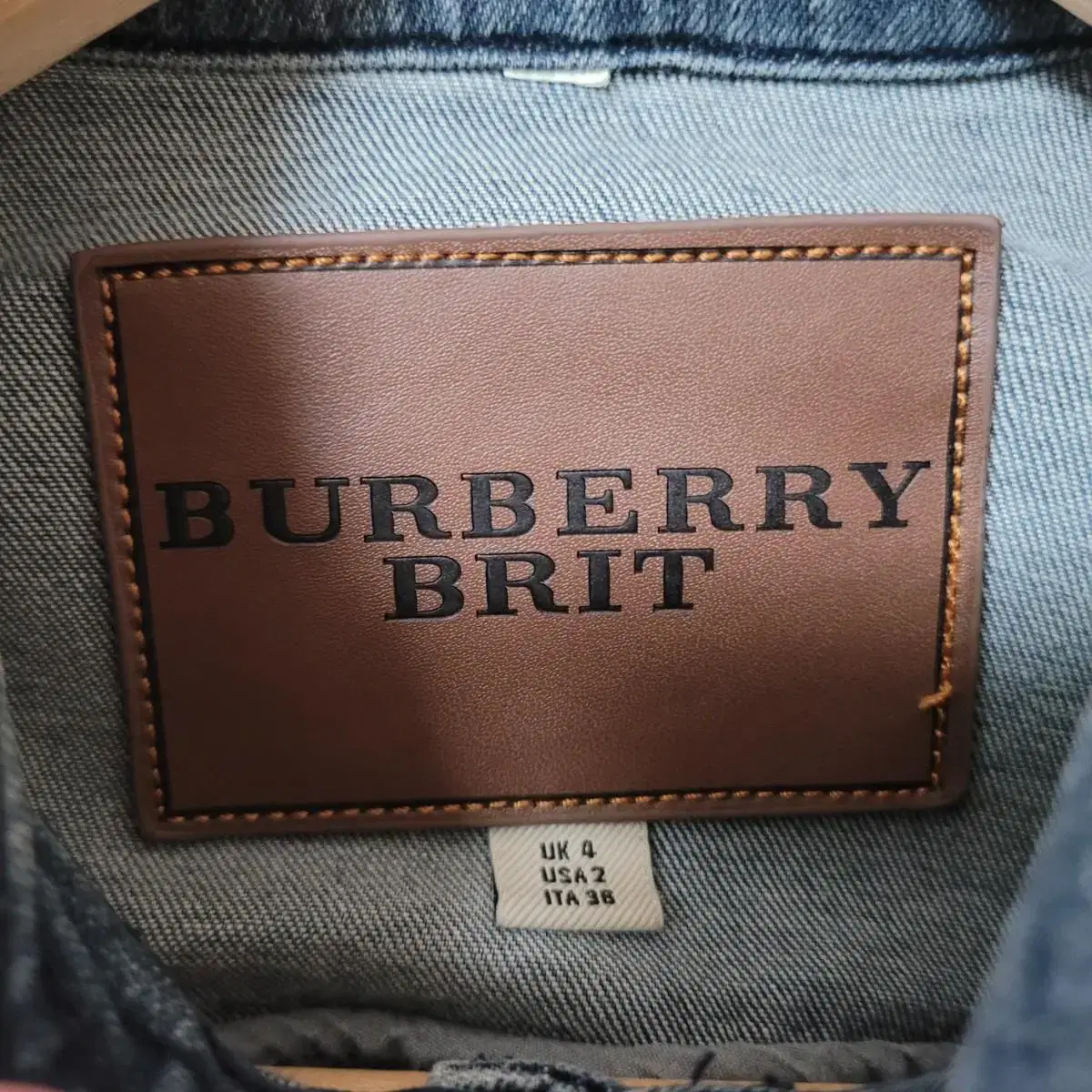 BURBERRY BRIT 버버리 브릿 데님 청자켓