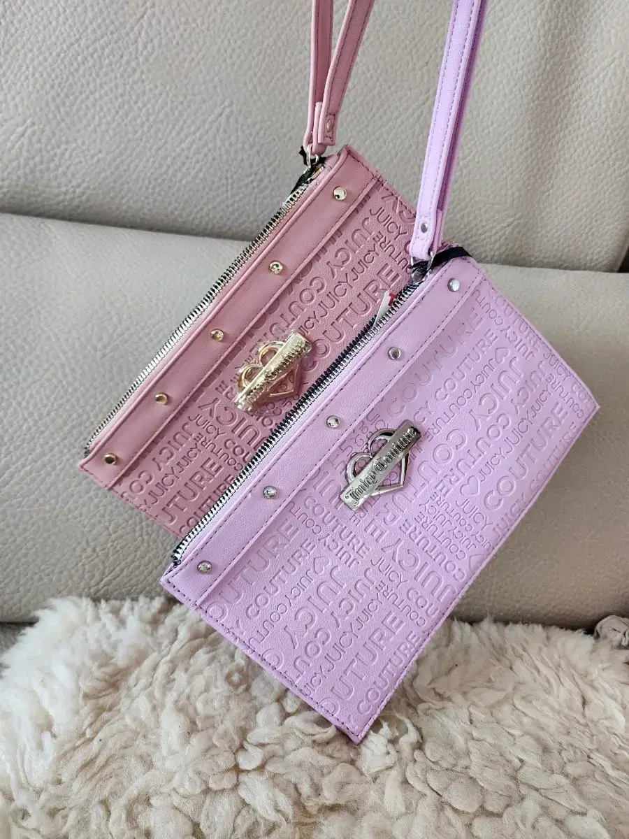 Juicy Couture 쿨톤 웜톤 쥬시꾸뛰르 클러치 손목지깁 딸기우유