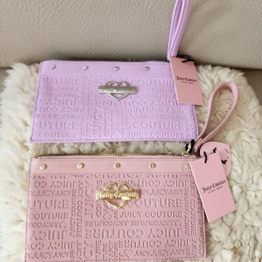 Juicy Couture 쿨톤 웜톤 쥬시꾸뛰르 클러치 손목지깁 딸기우유