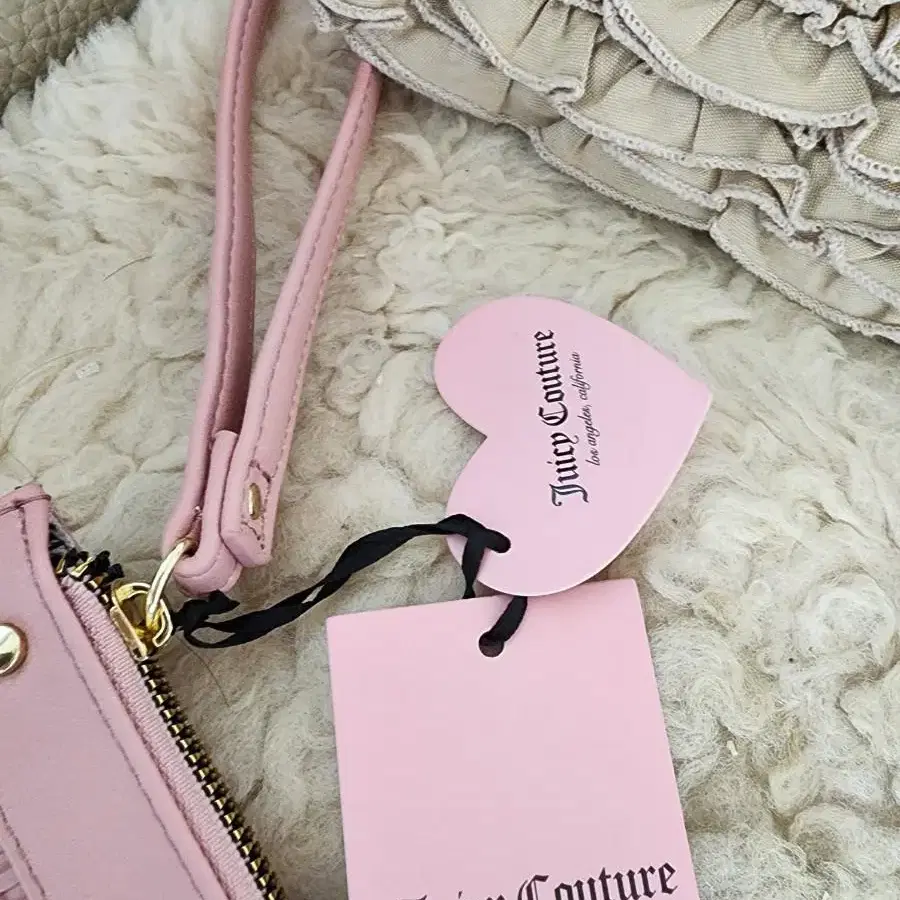 Juicy Couture 쿨톤 웜톤 쥬시꾸뛰르 클러치 손목지깁 딸기우유