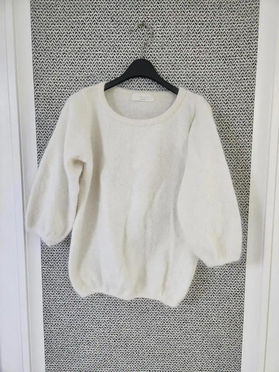 Avant-garde angora knit (nearly new product)