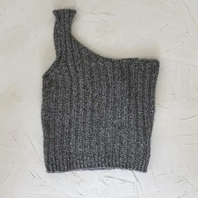 sisipo one shoulder knit