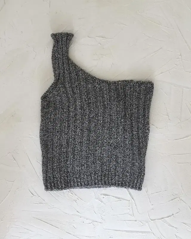 sisipo one shoulder knit