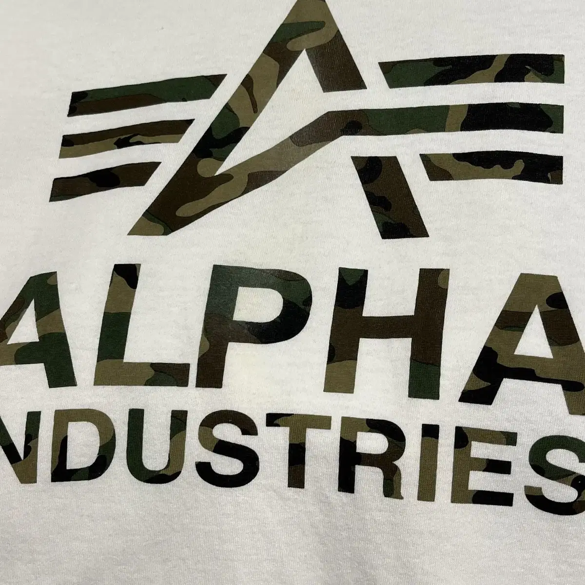 ALPHA INDUSTRIES camo T-shirt