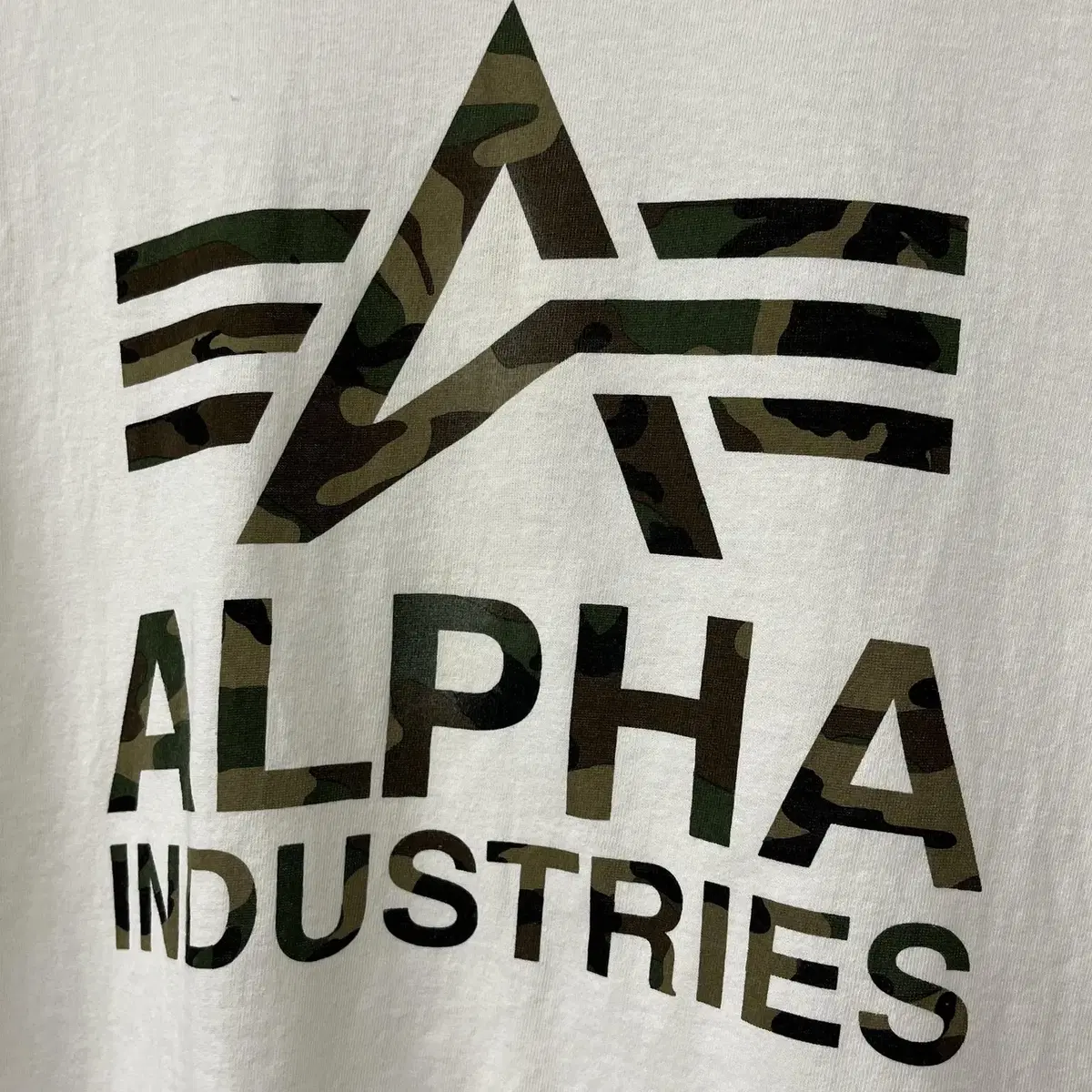 ALPHA INDUSTRIES camo T-shirt