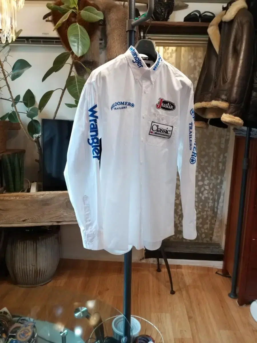 Wrangler Logo PatchWhite Shirt. XL