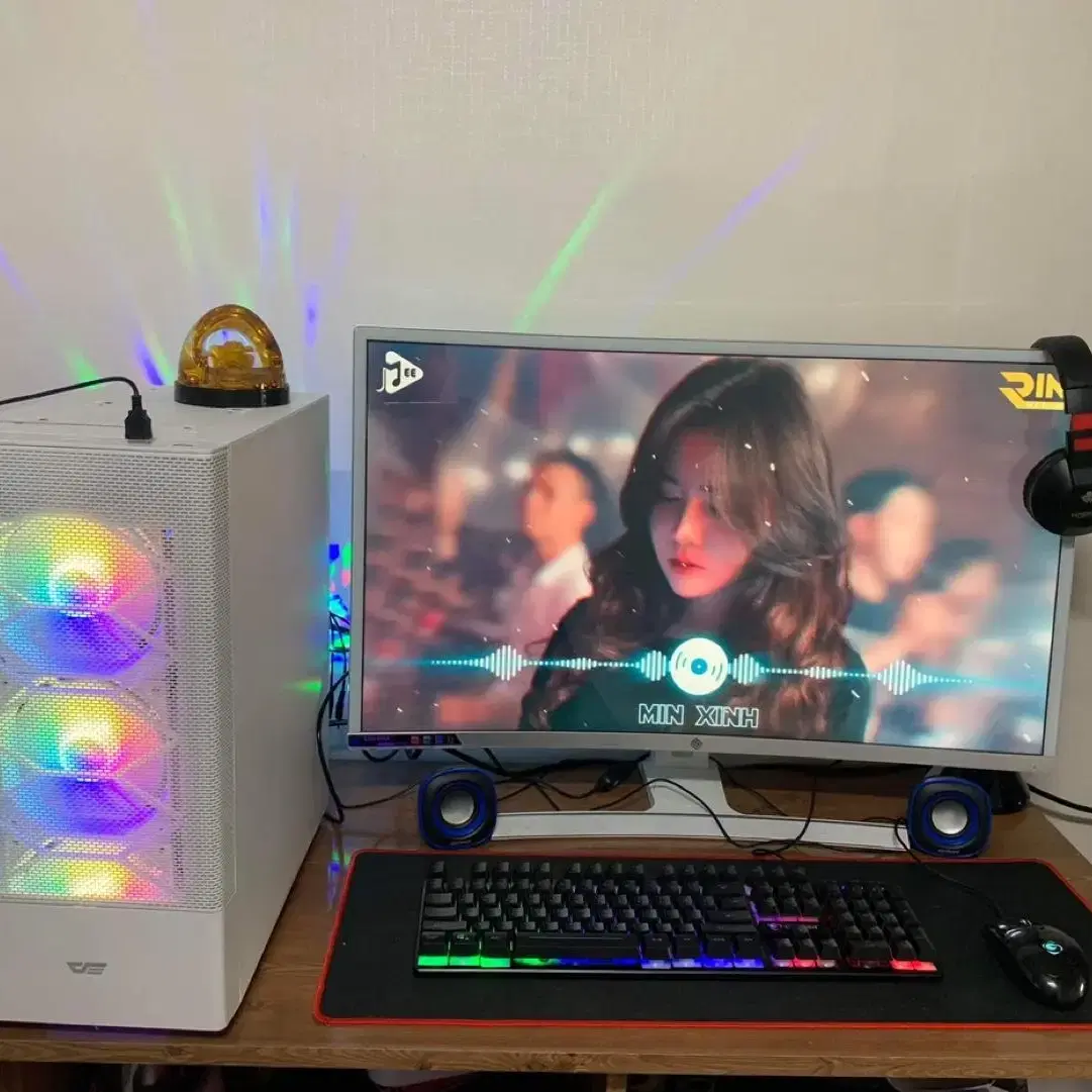 I7 7700 / RTX2080S 컴퓨터 판매합니다. 모니터,본체,게이밍