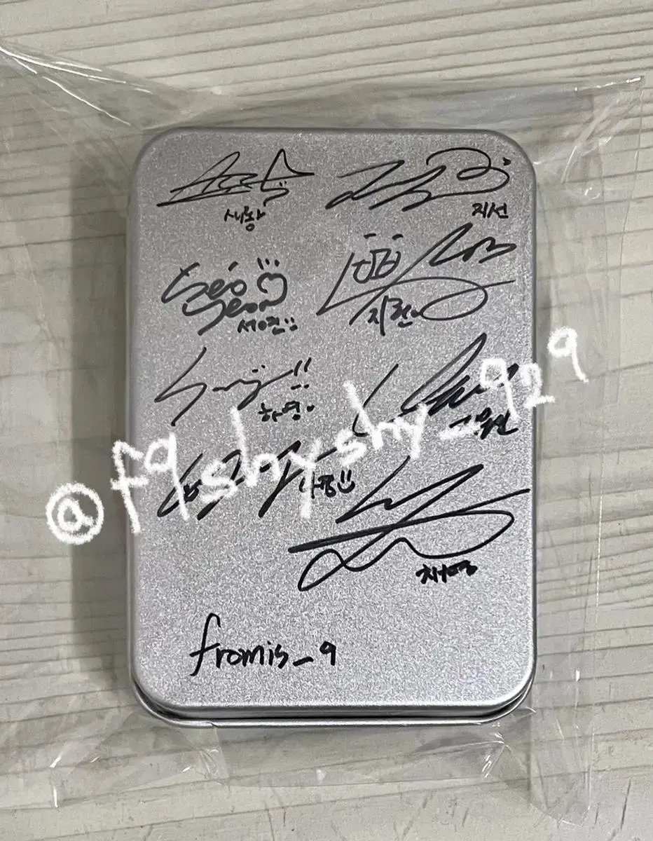 All fromis 9 write to sign TinCase wts!