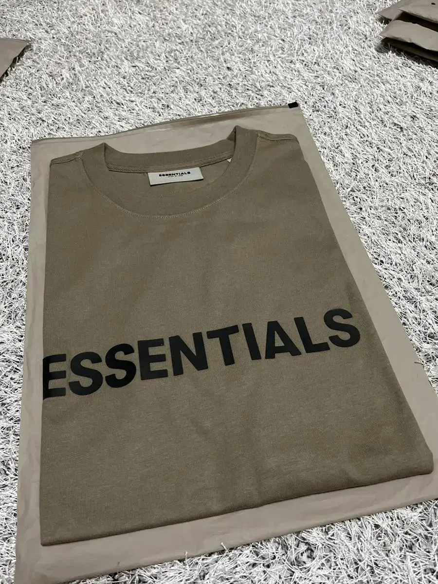 [XS] Essential Short Sleeve T-Shirt Taupe