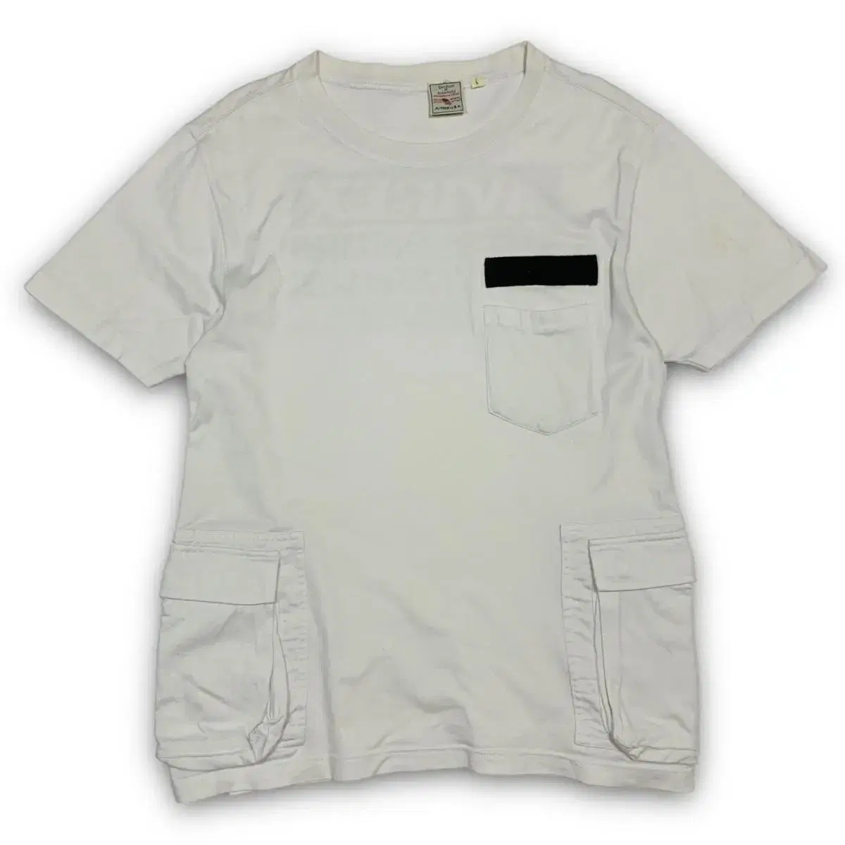 Short-sleeved T-shirt with cargo pockets by Avi Rex