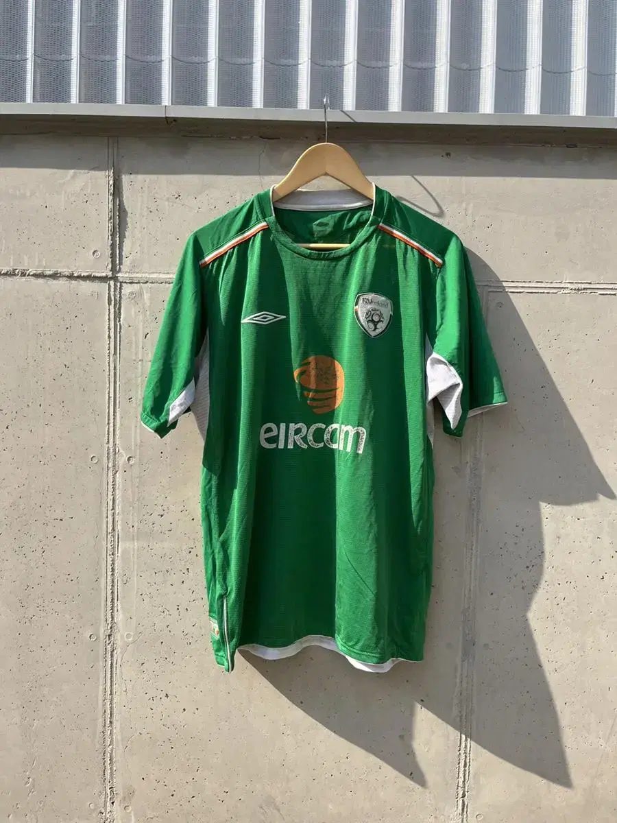 04-06 Umbro FAIreland football jersey