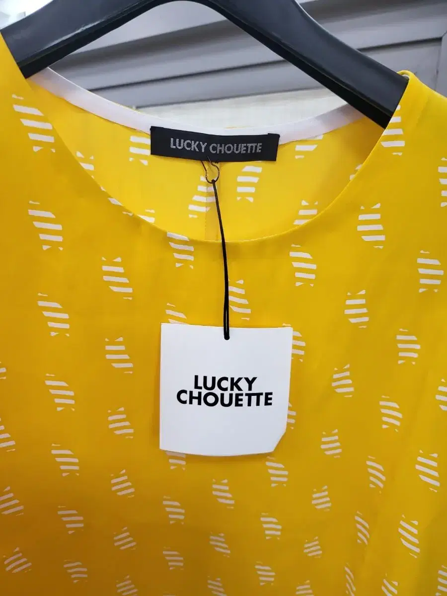 Lucky Chouette sleeveless blouse Nasi