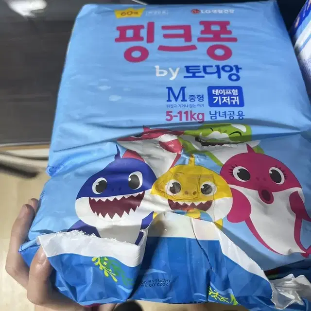 토디앙 핑크퐁 기저귀  약 100매 중형 (5-11kg)