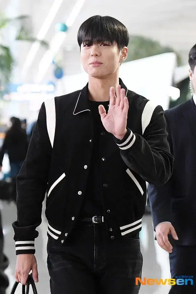 Wearing Seline's corduroy teddy varsity jacket park bogum 