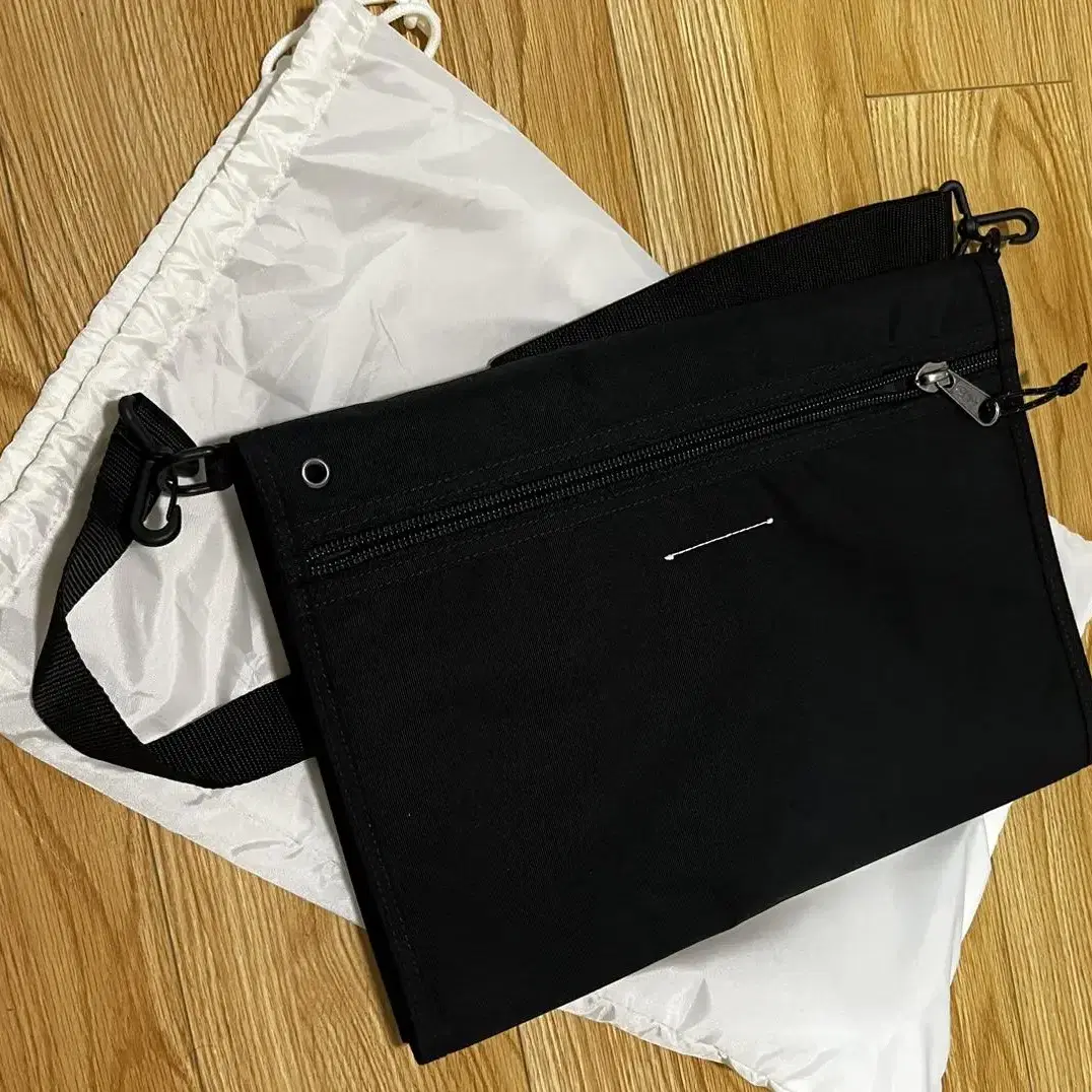 MM6 x Eastpak Crew XL 숄더백