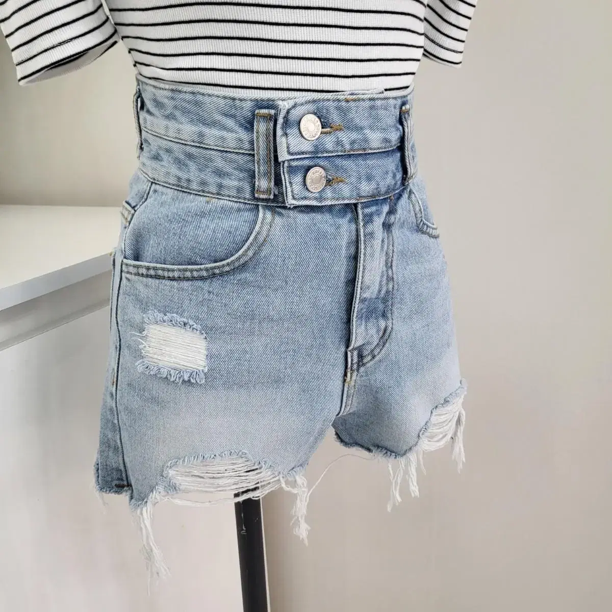 Two-Button Short Pants High-Waisted Light Blue Denim Jeans Vahn UmuBag Sale