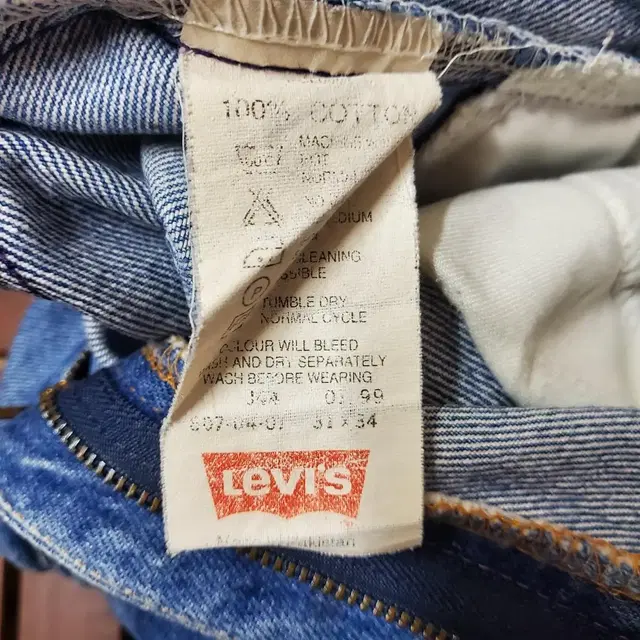 90s Levis 607 (30 inch) orange label