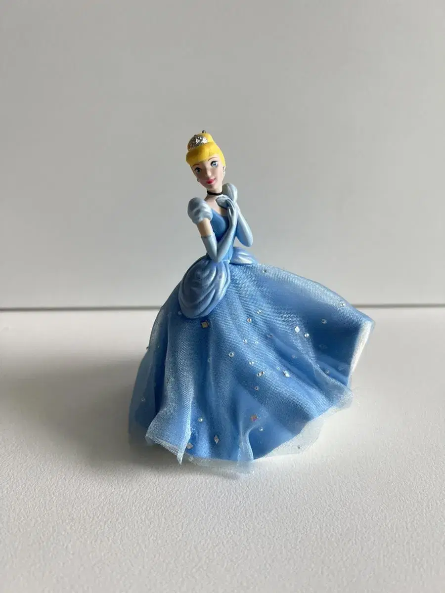 (Hallmark) Dress Cinderella Ornament