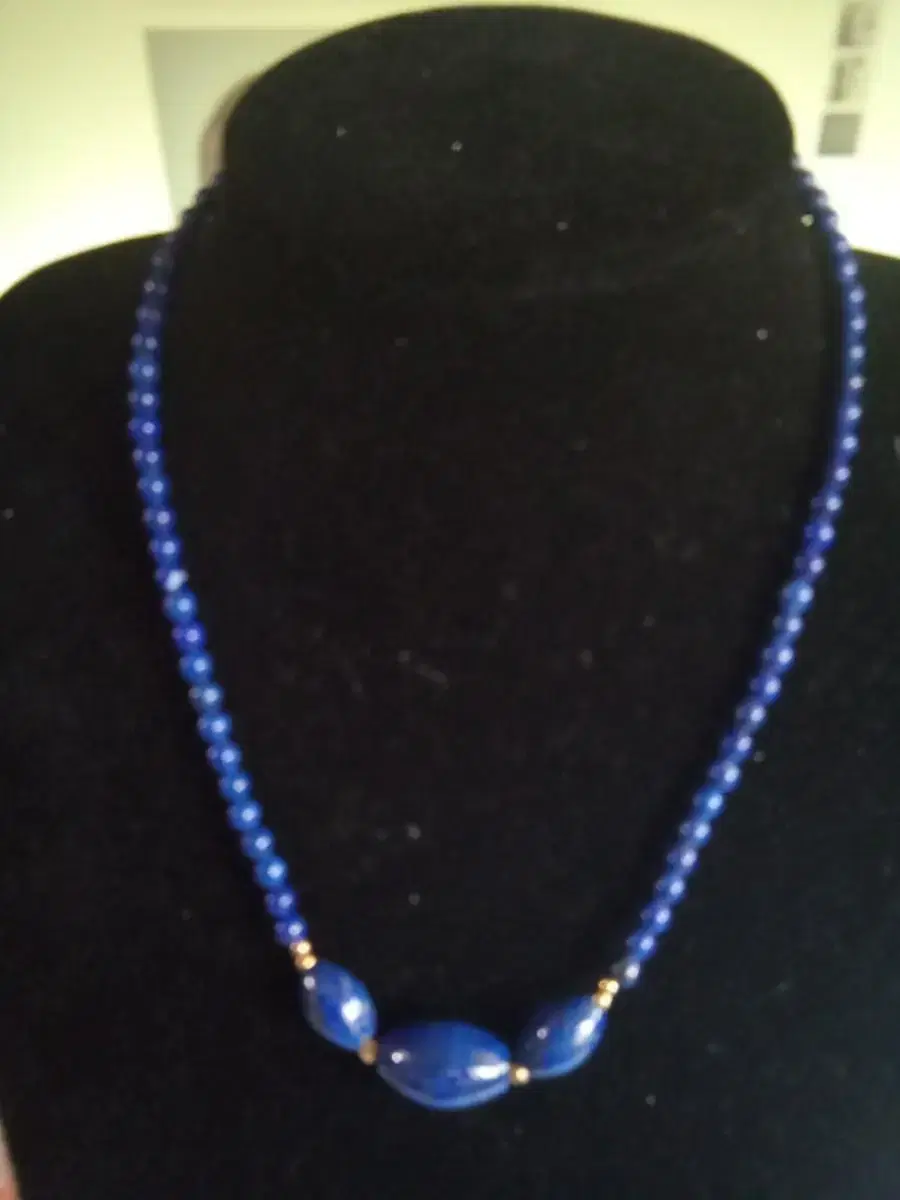 Lapis lazuli bead necklace