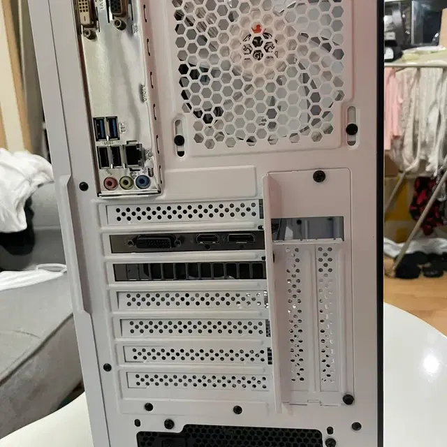 i5 9400f 3060 고성능 게이밍 데스크 팝니다.