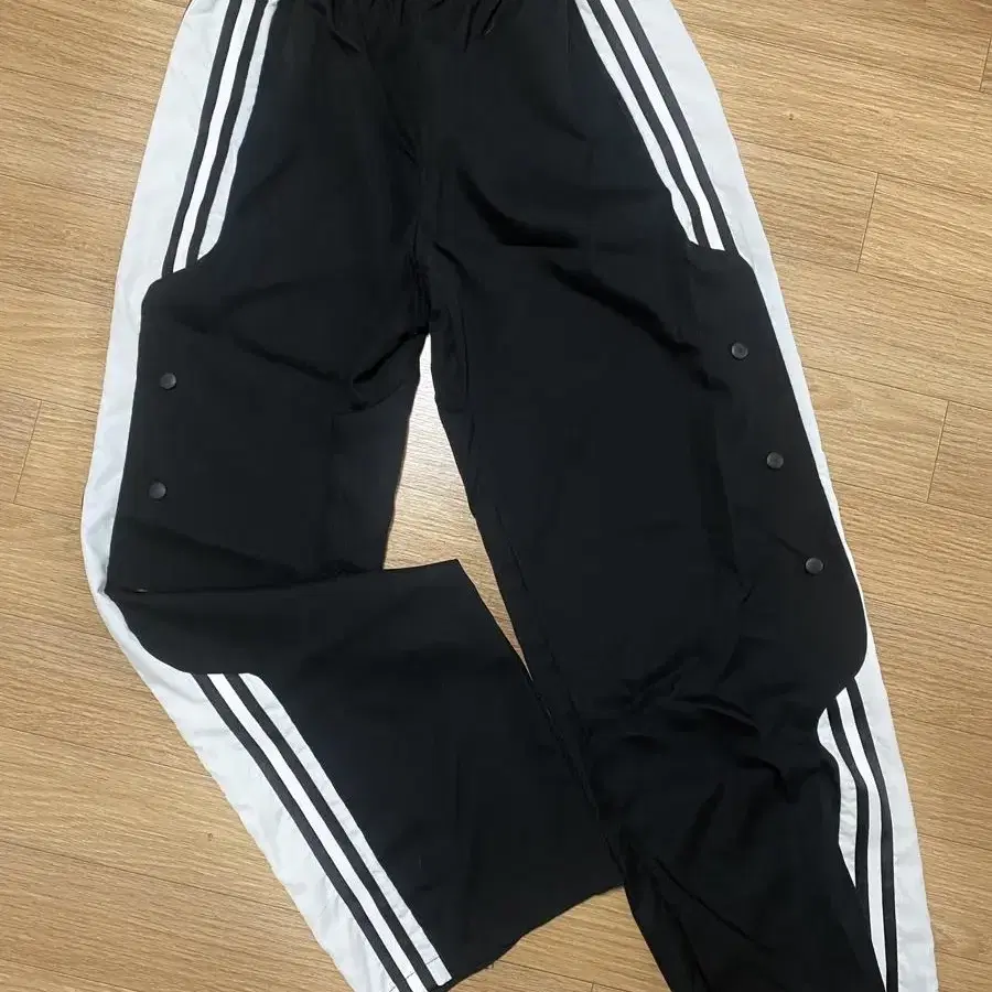 NYLON TRACK PANTS (B&W)