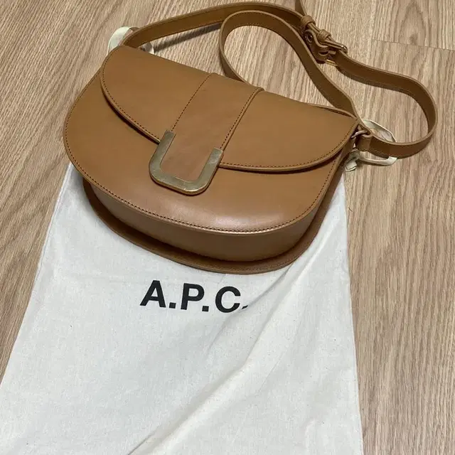 APC 아페쎄 여자가방