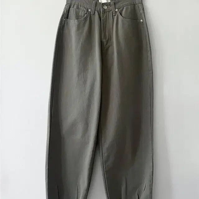 아르코이니스 semi wide olive pants