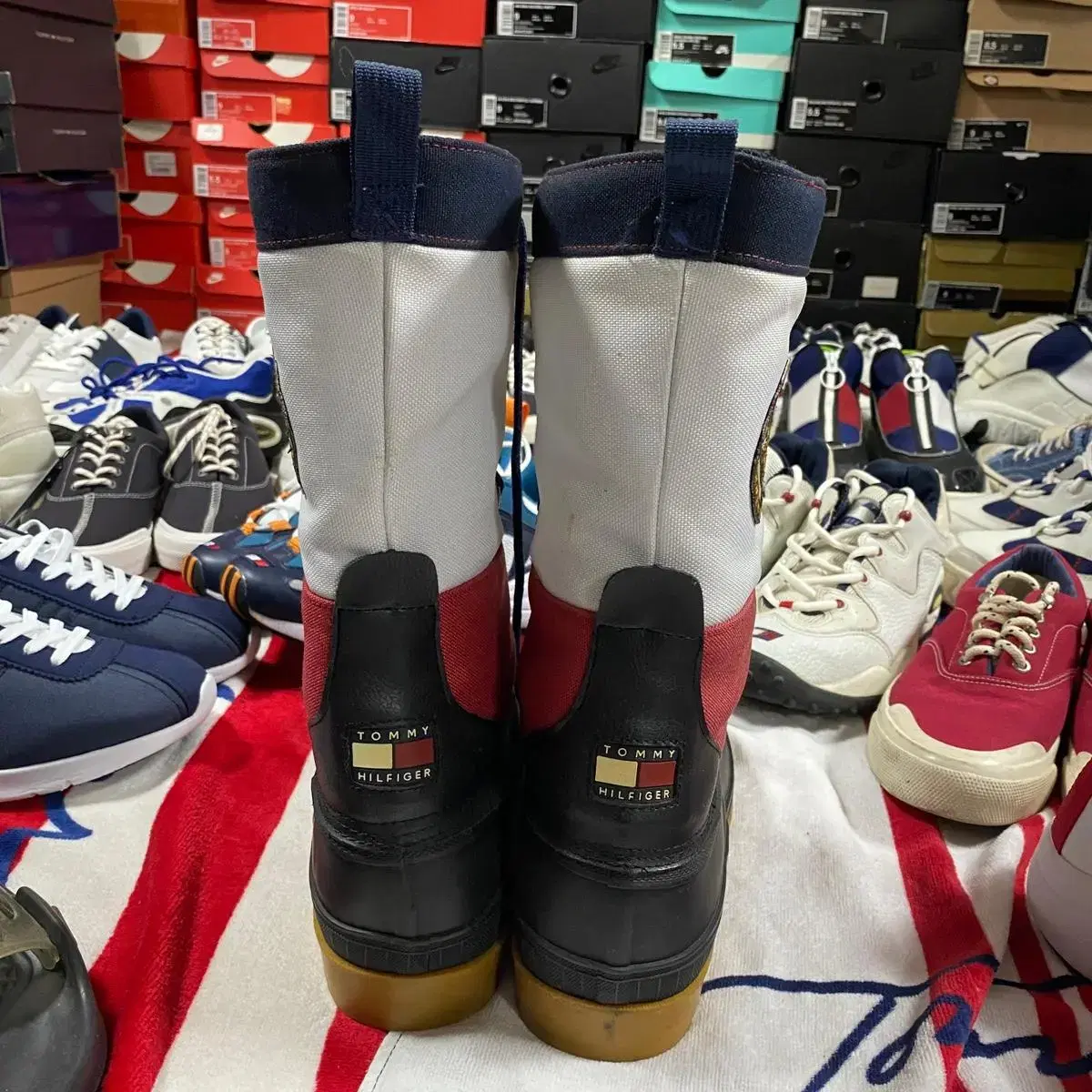 90s tommy hilfiger expedition duck boots