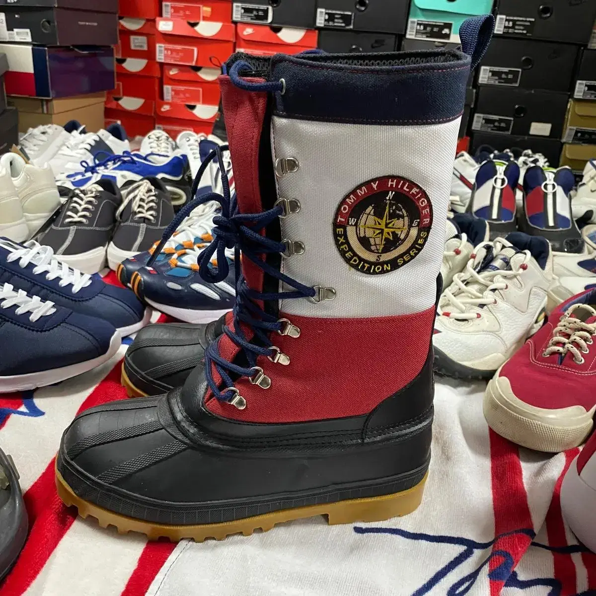 90s tommy hilfiger expedition duck boots