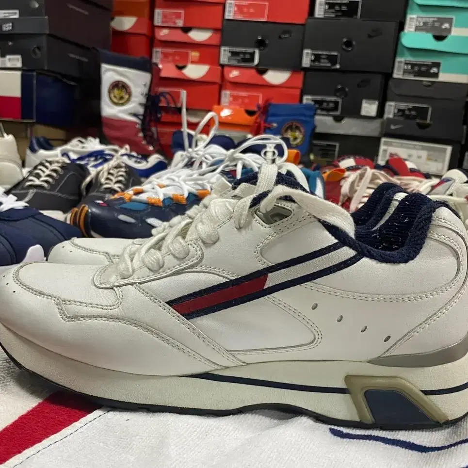 90s tommy hilfiger shoes 타미힐피거