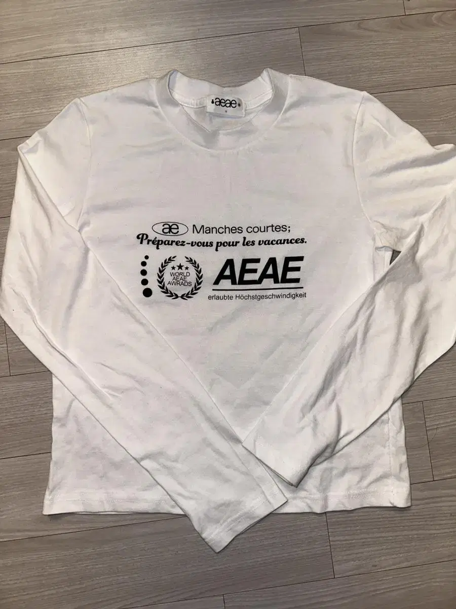 aeae 크롭 긴팔