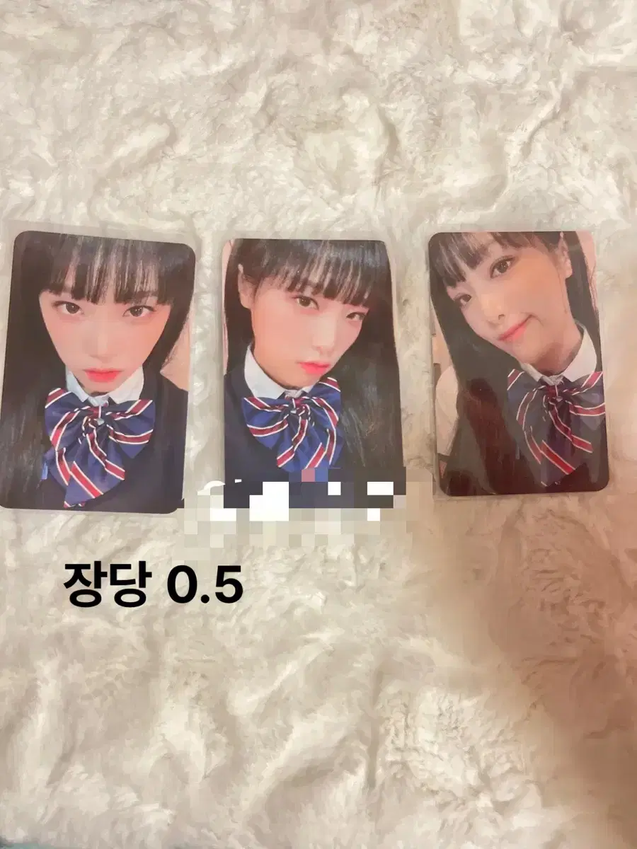 Yena Choi Smartphone unreleased photocard sells school uniform version