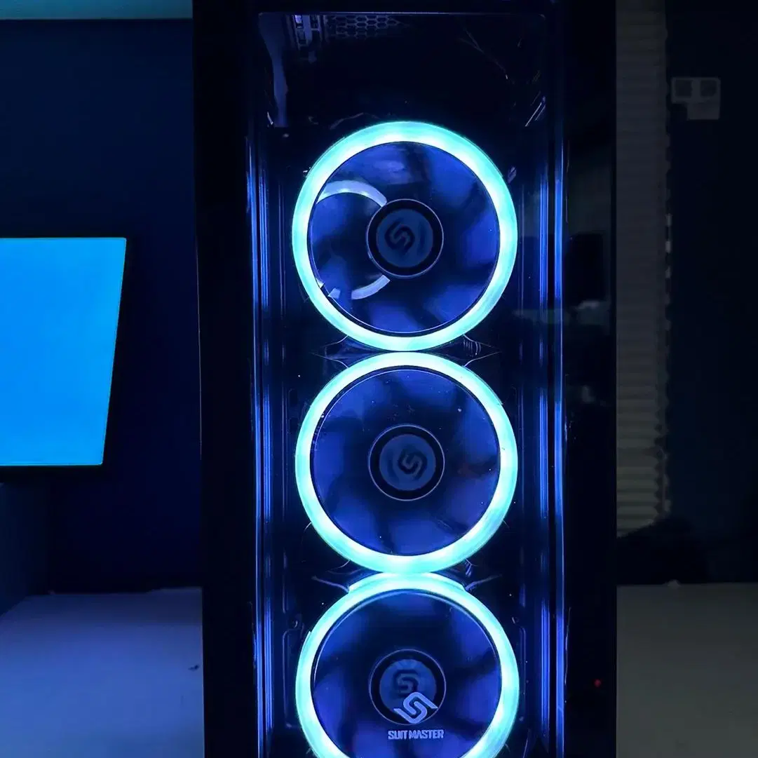 라이젠5800X/RTX3060TI 컴퓨터 판매합니다.모니터,본체,게이밍