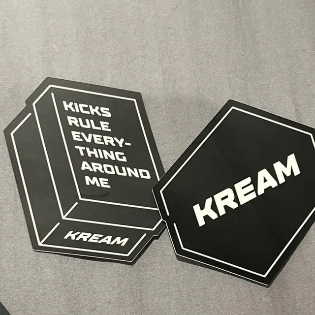 크림 KREAM 스티커 정품