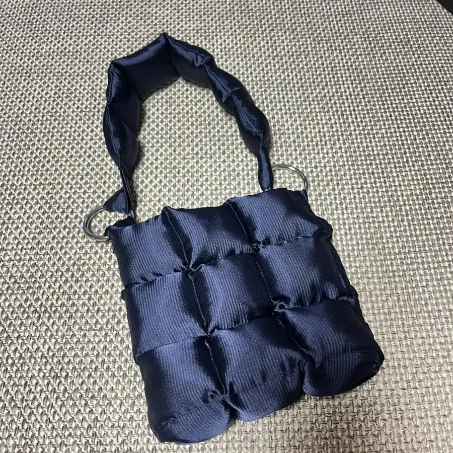 이지지 GeeGee Puffer Bag 지지 퍼프백 숄더백 토트백 가방