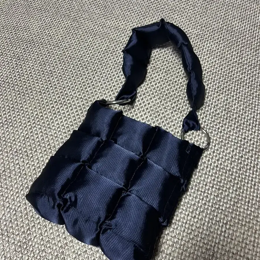 이지지 GeeGee Puffer Bag 지지 퍼프백 숄더백 토트백 가방