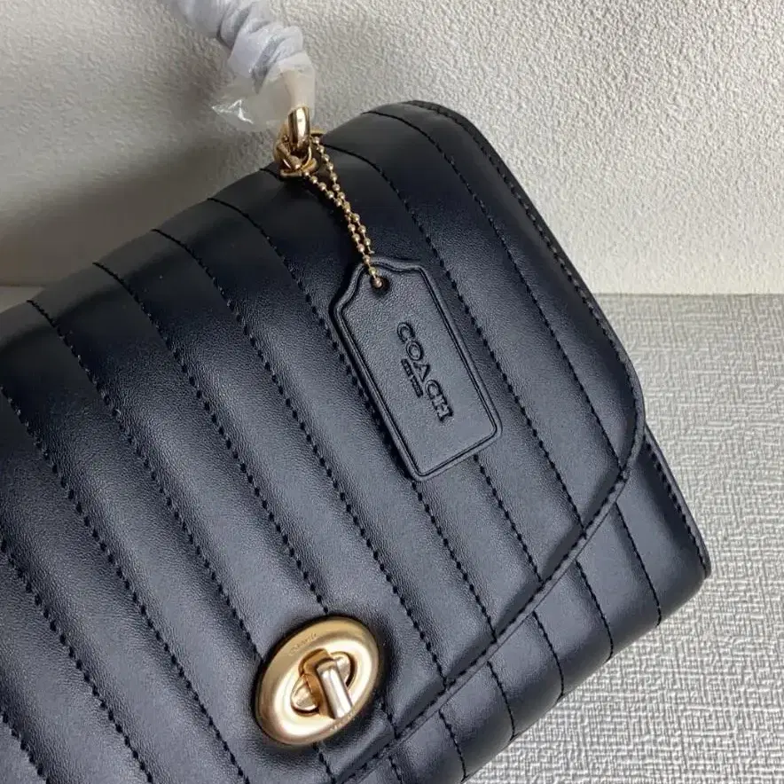 해외직구 COACH2562,탑 핸들 퀼팅 핸드백