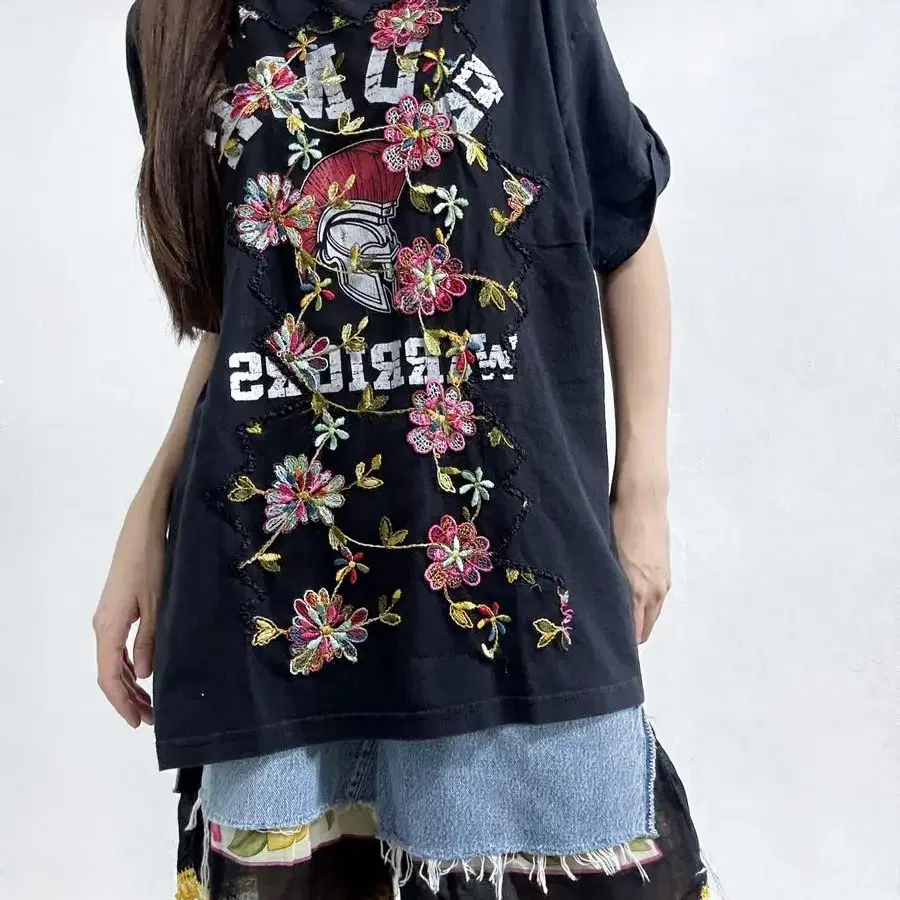 [유미아리아] YUUMI ARIA EMBROIDERY T-SHIRT