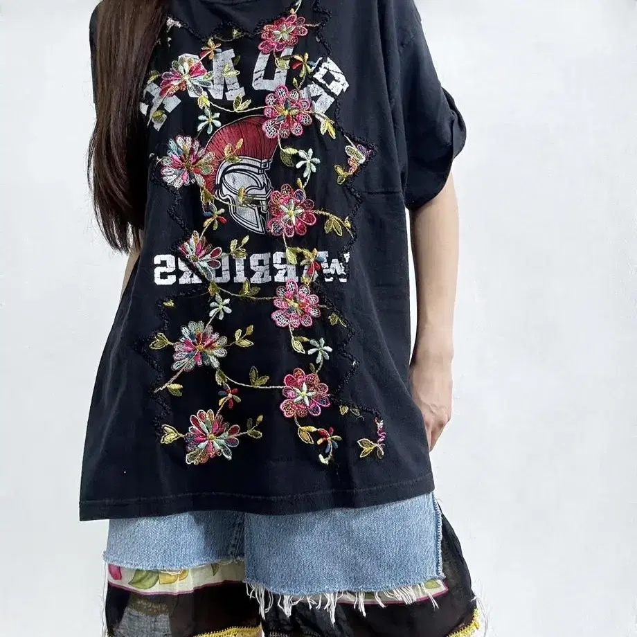 [유미아리아] YUUMI ARIA EMBROIDERY T-SHIRT