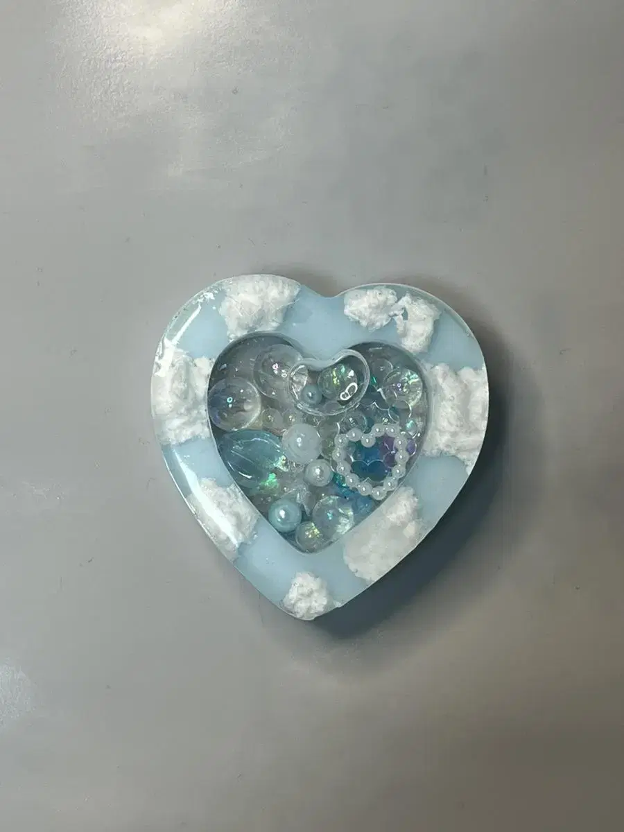 Resin Cloud Heart Water Shaker