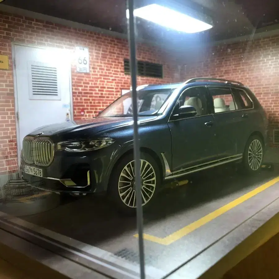 [1:18]BMW X7 +주차장 판매합니다