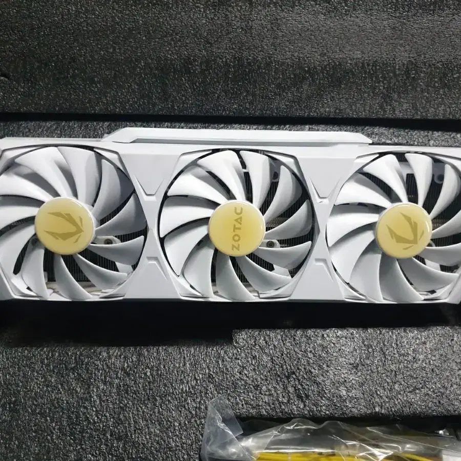 조탁 트리니티 rtx3080 그래픽카드 팝니다.